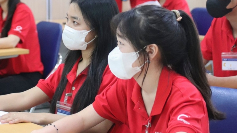 Để nộp hồ sơ xét tuyển năm 2025 tại trường, bạn có thể đăng ký online trên website
