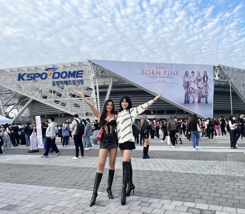 Caption đi concert 2