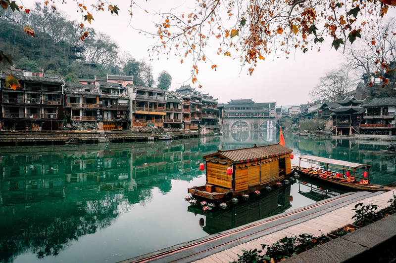 Caption du lịch Phượng Hoàng Cổ Trấn
