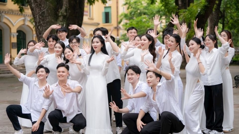 Câu đối 20/11 về trường lớp, bạn bè