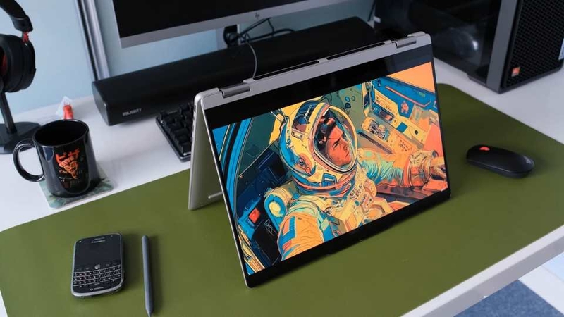 Yoga 7 sở hữu màn hình xoay gập 360 độ ấn tượng