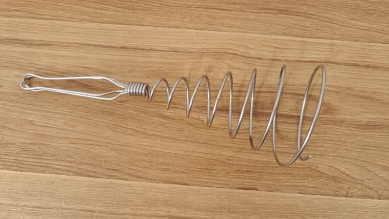Cây đánh trứng bằng lò xo