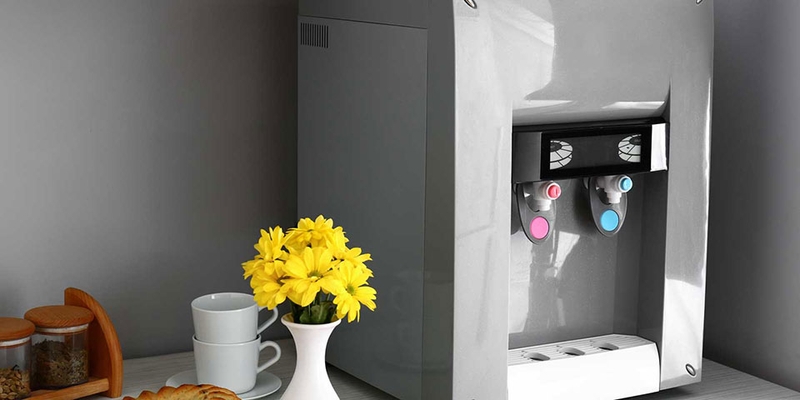 C&acirc;y nước n&oacute;ng lạnh bị tr&agrave;n nước - 02