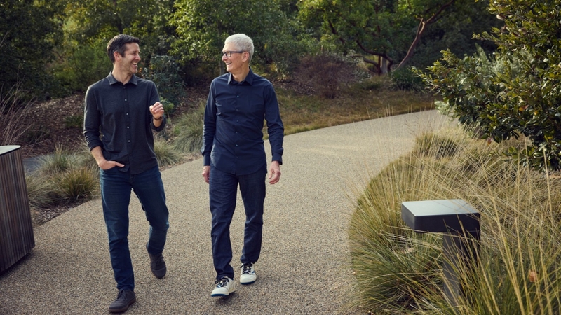 John Ternus đảm nhiệm vị trí CEO thay Tim Cook từ 1/9/2026