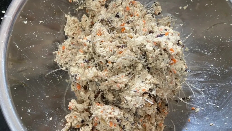 Bước 2: Trộn chả