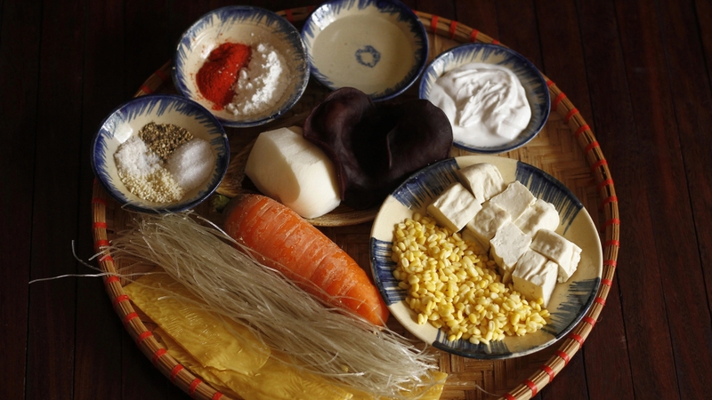 Nguyên liệu làm món chả hấp chay củ cải muối