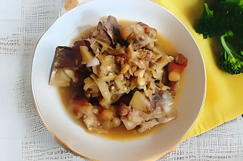 món chân giò kho riềng hấp dẫn