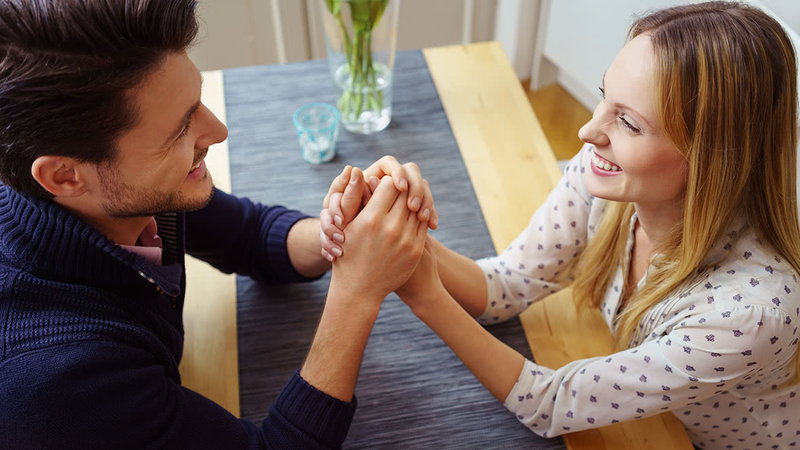 “Honest” mang nghĩa trung thực, thẳng thắn và không che giấu sự thật