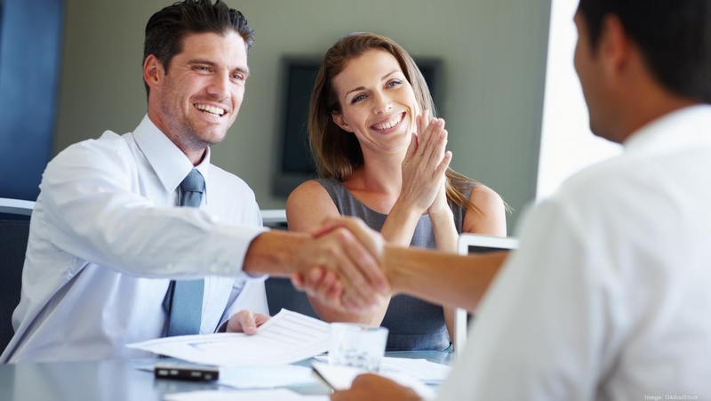 “sincere” là lựa chọn phù hợp vì mang tính lịch sự và thể hiện cảm xúc rõ ràng