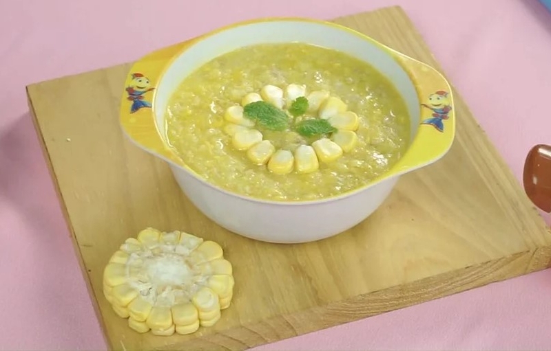 Cháo ngô thịt heo cho bé ăn dặm