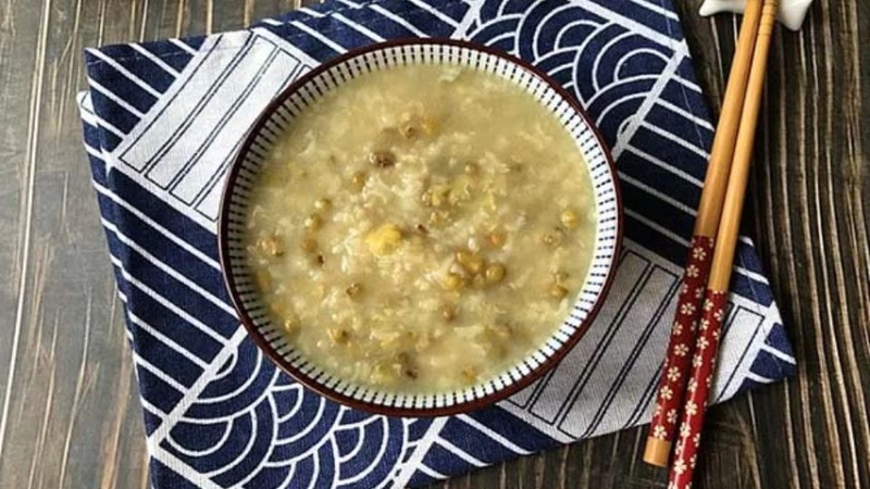 Cháo đậu xanh thịt heo