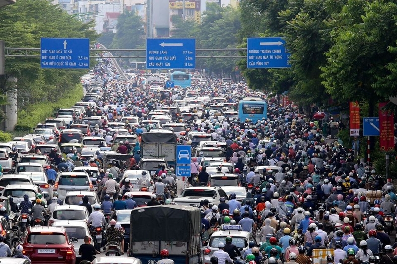 Kinh nghiệm lái xe máy an toàn trong giờ cao điểm thành phố
