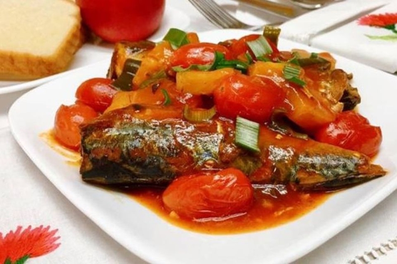 chế biến cá hộp 3 cô gái (ảnh 2)