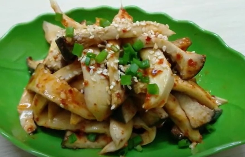 thanh pham salad nam dui ga