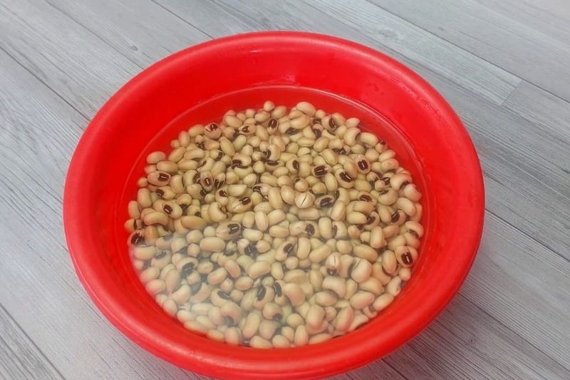 chè đậu trắng khoai môn - ngâm hạt đậu trắng