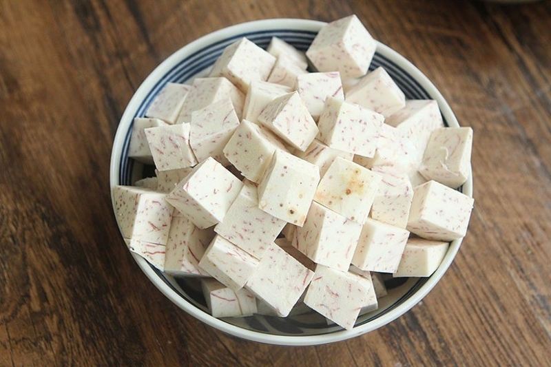 sơ chế khoai môn