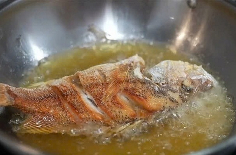 chiên rán không bị sát chảo ảnh 4