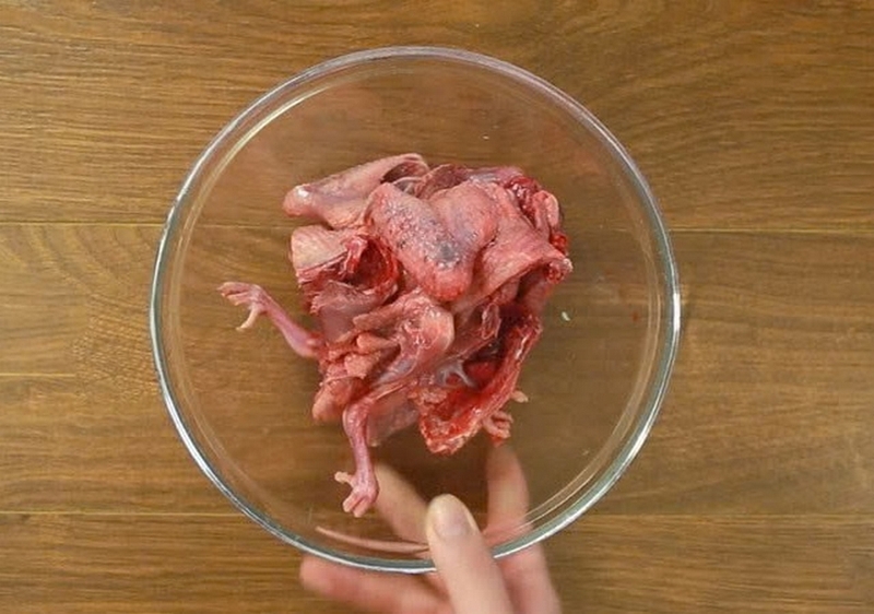 chim bồ câu xào rau răm ảnh 3