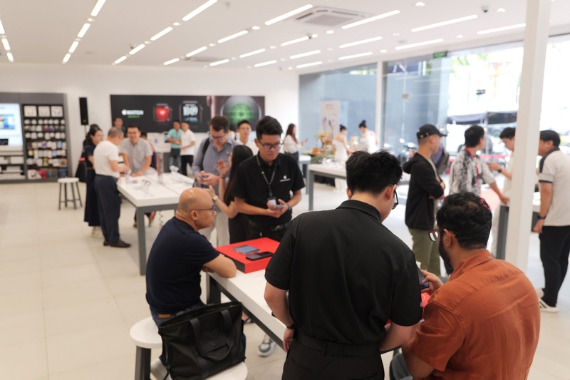 chinh-thuc-trai-nghiem-iphone-duo-tai-fpt-shop-va-fstudio-by-fpt-215303-5.jpg