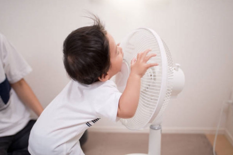 Cho trẻ sơ sinh nằm quạt đúng cách - 08
