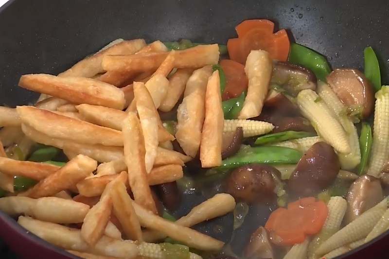 bắp non xào mì căn 1