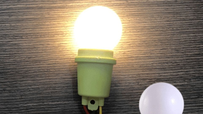 chọn bóng đèn sạc tích điện 3