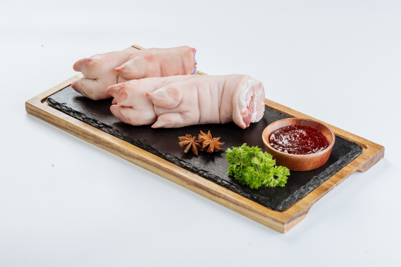 chọn giò heo nấu canh củ sen hầm giò heo