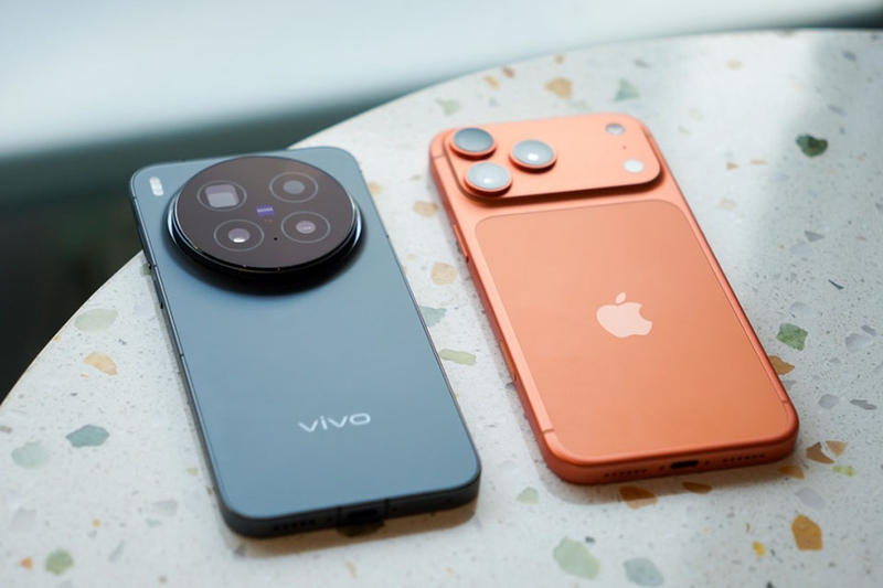 chon-iphone-17-pro-max-hay-vivo-x300-pro-c.jpg
