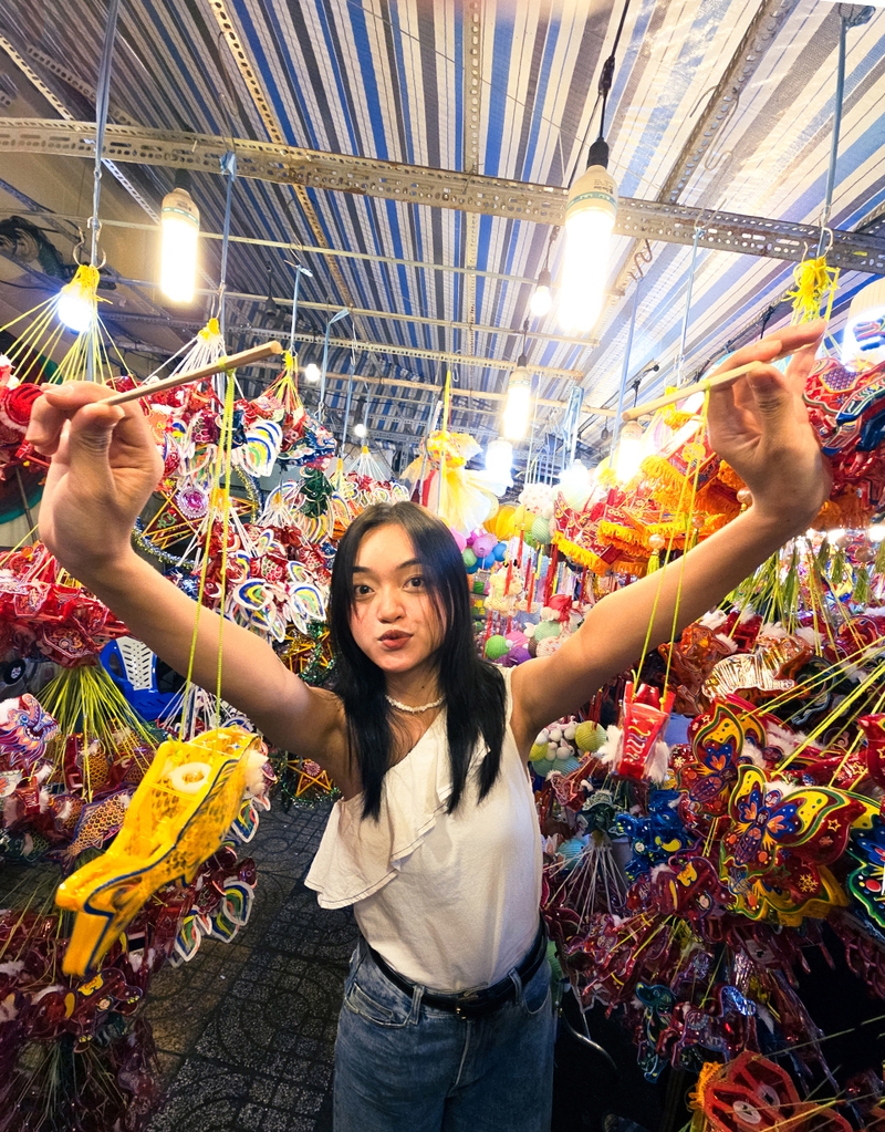 Ngắm phố xá Trung Thu muôn màu qua ống kính “chiến thần chụp đêm” Galaxy S24 Ultra 11