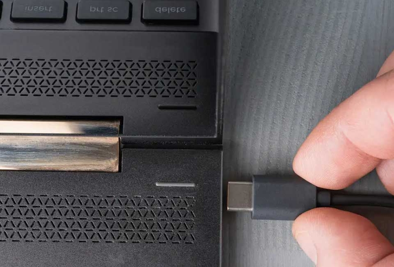 Chuyển bằng cổng USB-C, Thunderbolt hoặc DisplayPort