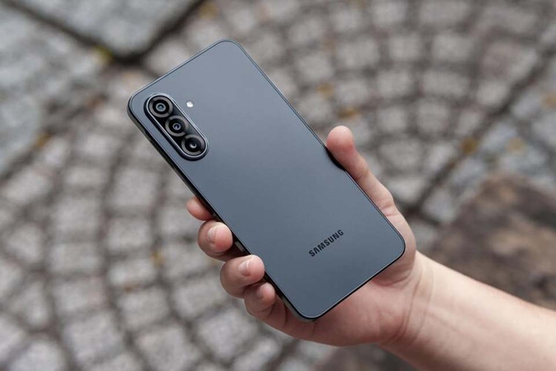 Có 5 triệu nên mua điện thoại gì 8