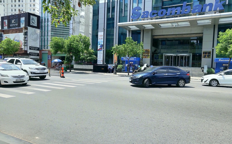 Có được quay đầu xe ở ngã tư đèn đỏ 2