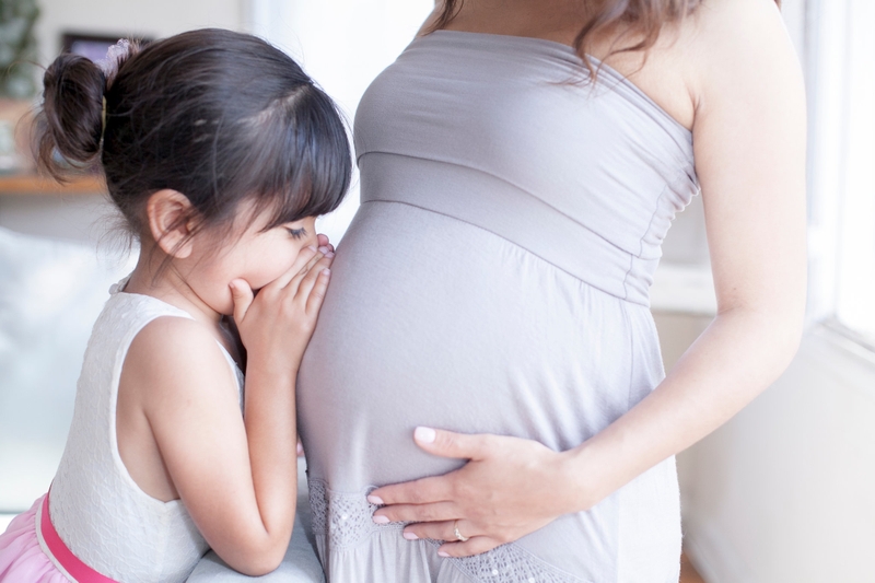 có nên áp tai nghe vào bụng bầu 1.jpg