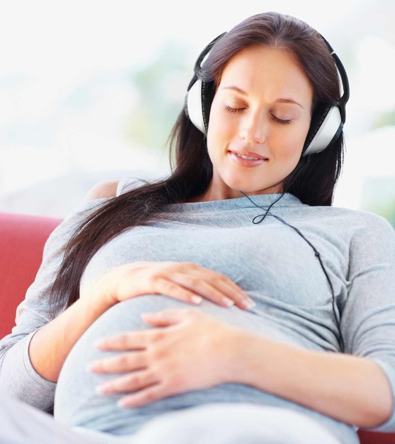 có nên áp tai nghe vào bụng bầu 2.jpg