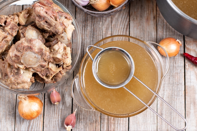 có nên chần xương trước khi nấu 11