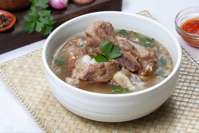có nên chần xương trước khi nấu 4
