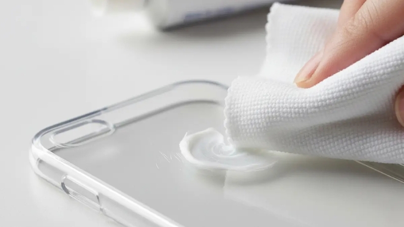 Mẹo giữ ốp trong suốt luôn sạch và ít ngả vàng