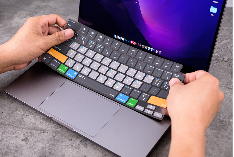 Có nên dùng phủ phím MacBook 6