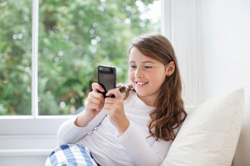 Có nên mua điện thoại cho trẻ trên 12 tuổi 2