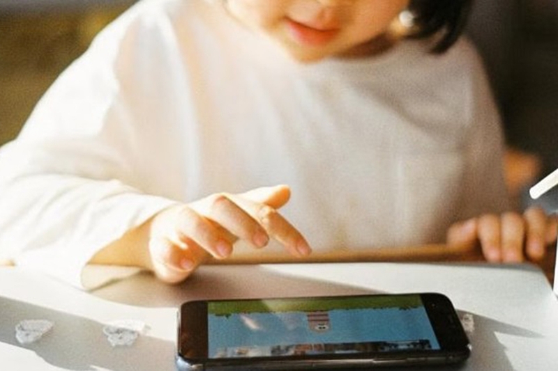 Có nên mua điện thoại cho trẻ trên 12 tuổi 3