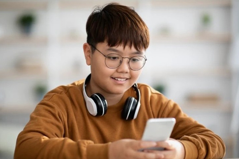 Có nên mua điện thoại cho trẻ trên 12 tuổi 1
