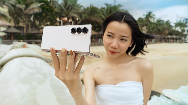 Có nên mua điện thoại gập cho phụ huynh không 2