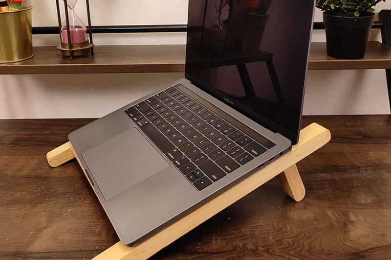 Có nên mua giá đỡ máy tính 10