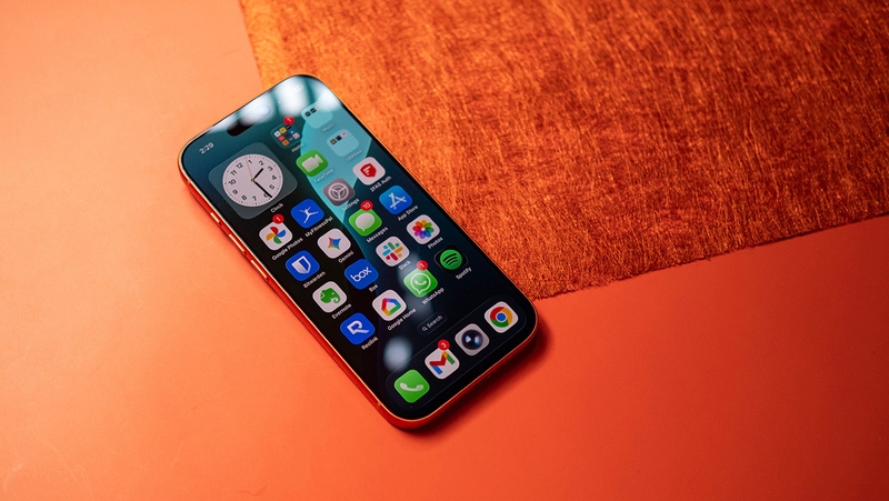 Ưu điểm khi mua iPhone 17 Pro cũ năm 2026 - Hệ điều hành được cập nhập lâu dài