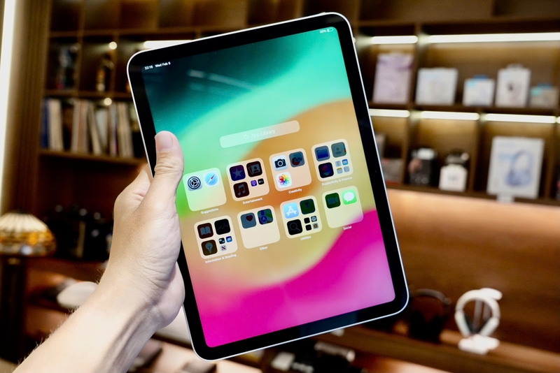 có nên mua máy tính bảng cho người già ipad gen 10.jpg