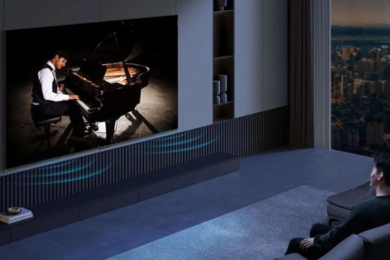 Phòng khách rộng và khoảng cách xem từ khoảng 3 m là điều kiện phù hợp để cân nhắc tivi 85 inch