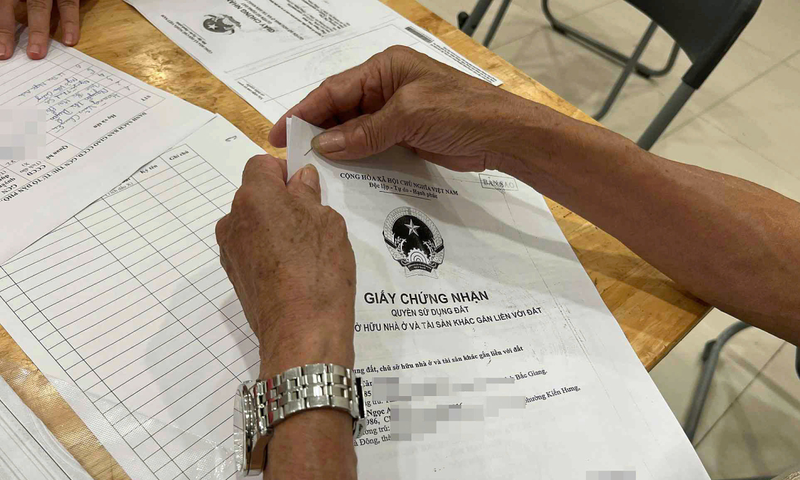 Có nên photo sổ đỏ cho người khác xem? 3