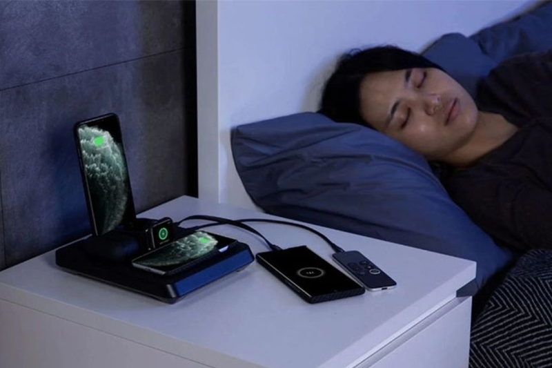 Để điện thoại sạc qua đêm