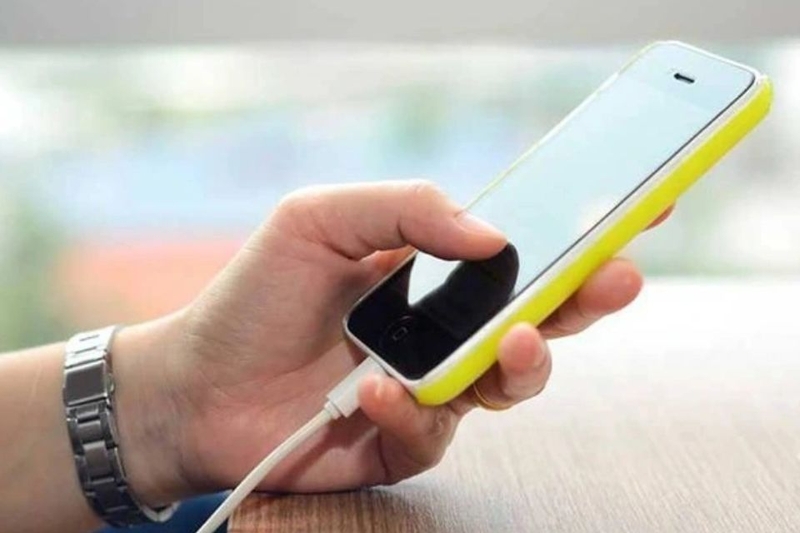 Không sử dụng điện thoại khi đang sạc