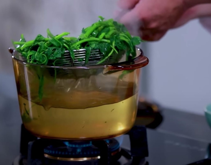 Có nên tận dụng nước luộc rau 1